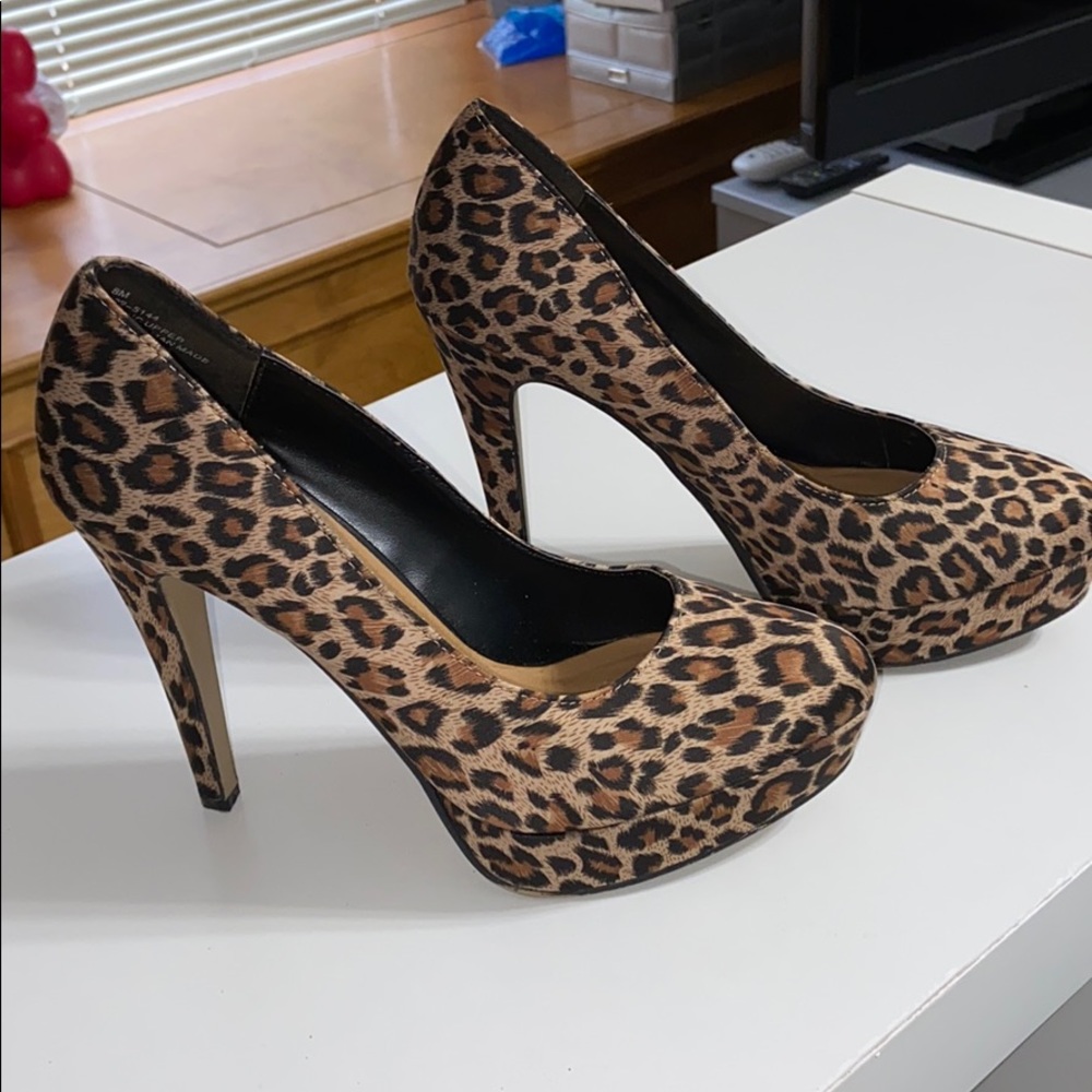 city street sierra leopard print heels